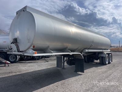 1980 Polar 8000 gal T/A Oil Trailer cisterna