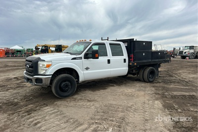 2015 Ford F-350 XL 4x4 Crew Cab Flatbed Truck