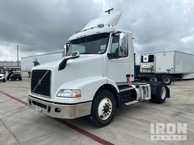 2015 Volvo VNR42T 4x2 Cabeza Tractora Cabina Corta