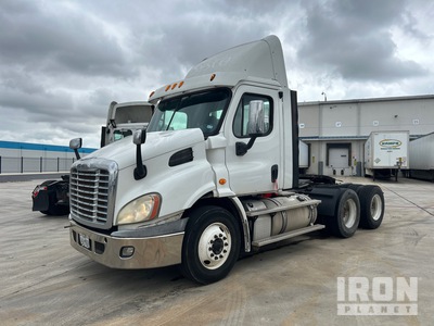 2013 Freightliner Cascadia 6x4 T/A Day Cab Truck Tractor