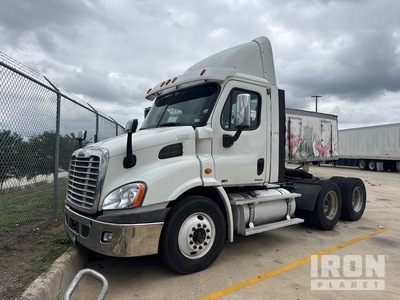 2010 Freightliner Cascadia 113 6x4 T/A Day Cab Truck Tractor