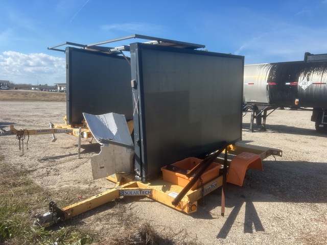 2013 Solar Tech Silent Messenger Solar Message Board (Inoperable)