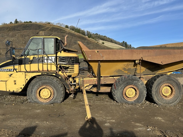 2005 Cat 725 Articulated Dump Truck (Inoperable)