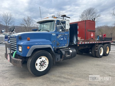 1998 Mack RD690S 6x4 Autocarro trasporto carburante
