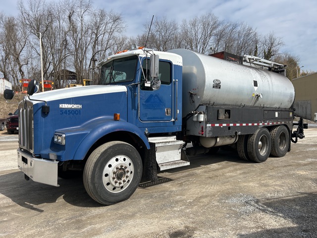 Etnyre S2000 4000 gal on 1996 Kenworth T800 6x4 Asphalt Distributor Truck Etnyre S2000 4000 gal on 1996 Kenworth T800 6x4 Asphalt Distributor Truck