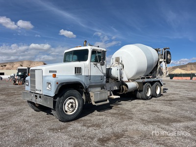 1999 International Paystar 5000 8x4 Mixer Truck