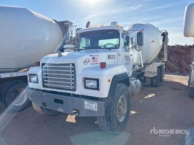 1999 Mack RDS90S 6x4 Mixer Truck (Inoperable)