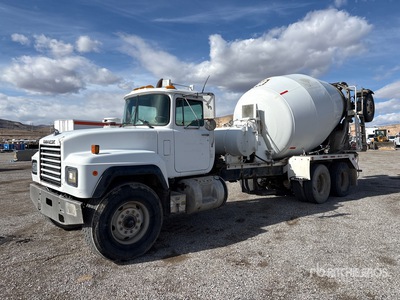 1999 Mack RDS90S 6x4 Mixer Truck
