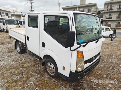 2013 Nissan ATLAS 4x2 Crew Cab Flatbed Truck