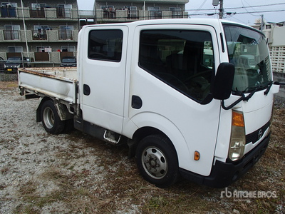 2012 Nissan ATLAS 自動車