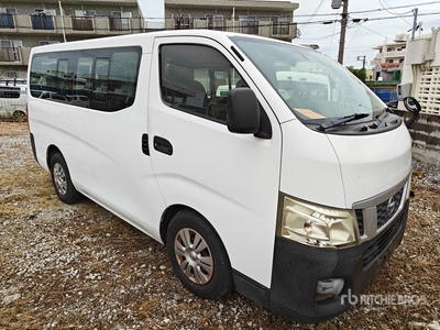2013 年 Nissan CARAVAN Passenger Van