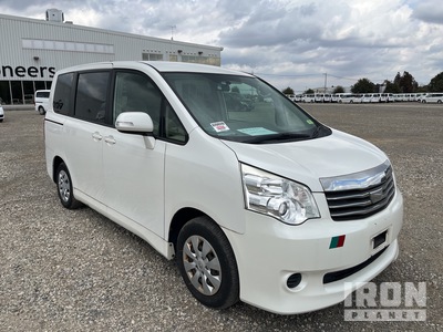2014 Toyota NOAH Minivan