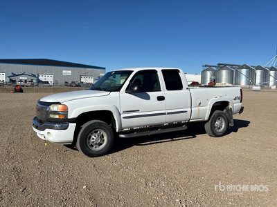 2005 GMC Sierra 2500 SLE 4x4 Extended Cab Pickup