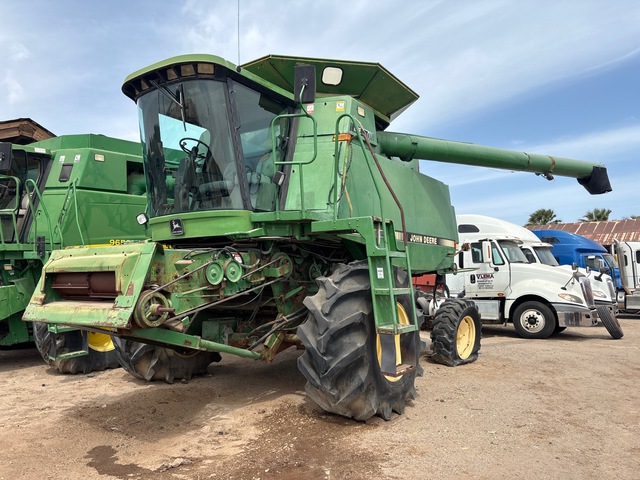 1994 John Deere CTS Combine Harvester (Inoperable) 1994 John Deere CTS Combine Harvester (Inoperable)