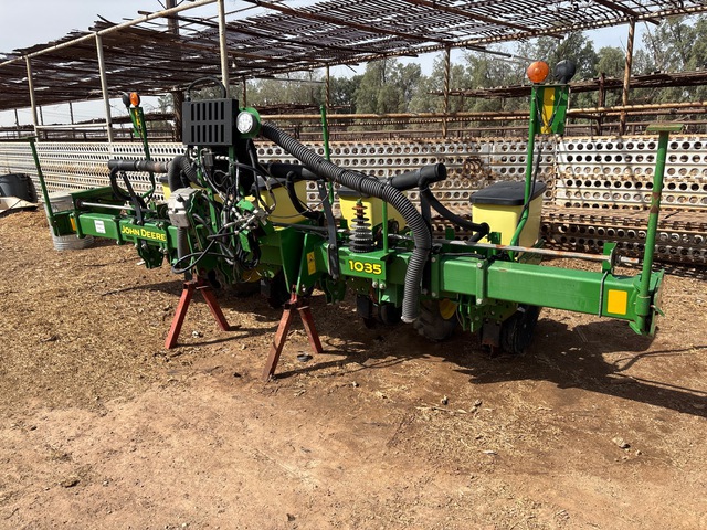 2019 John Deere 1035 Split 4 Row Planter