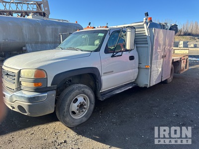 2004 GMC 3500 4x2 Camion de servicios