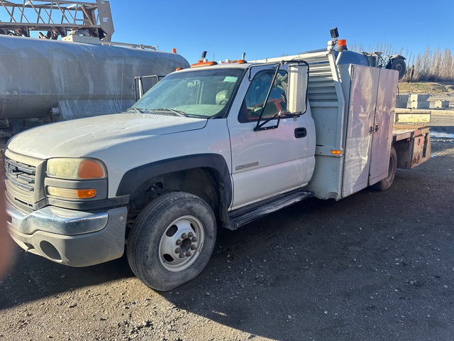 2004 GMC 3500 4x2 Utility Truck