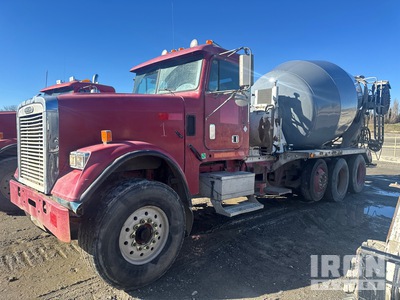 2003 Freightliner FLD 120 8x4 Camion hormigonera