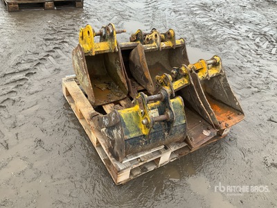 Quantity of (6) Rhinox Digging Excavator Bucket