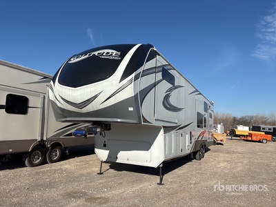 2022 Grand Design Solitude 44 ft T/A Wohnwagen