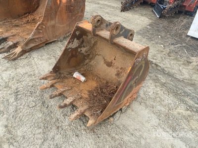 John Deere 36 in Digging Excavator Bucket