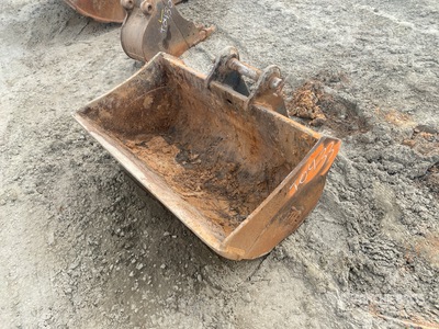 41 in Cleanup Excavator Bucket