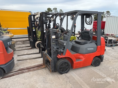 2004 Toyota 7FGCU25 4700 lb Cushion Tire Forklift