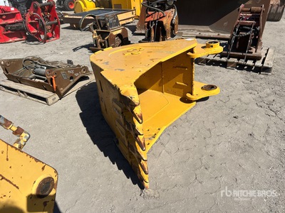 28 in Digging Excavator Bucket