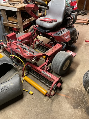 Toro Greensmaster 3050 Greens & Tees Riding Mower