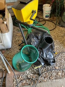 Lot of Misc Items from Closed Golf Course معدات صيانة ملعب الجولف المتنوعة