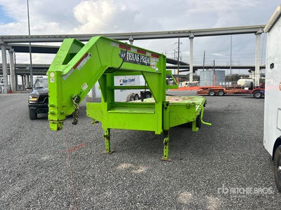 2024 Texas Pride 25 ft Tri/A Gooseneck Remolque Portamaquinaria