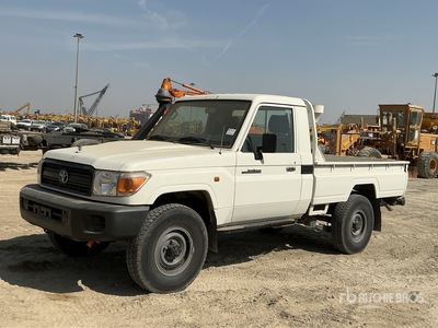 2015 Toyota Land Cruiser 79L 4x4 ピックアップ