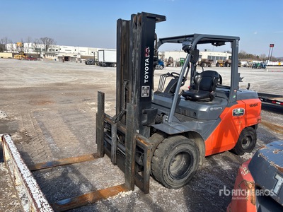 2017 Toyota 8FG50U 9250 lb Pneumatic Tire Forklift