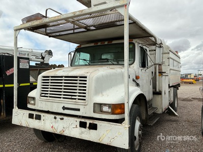 1999 Teco 85-53I2P-2TRS1 on 2000 International 4700 4x2 Camion de cubo (Inoperable)