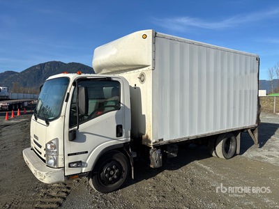 2020 Isuzu NQR 4x2 Furgoneta caja cerrada