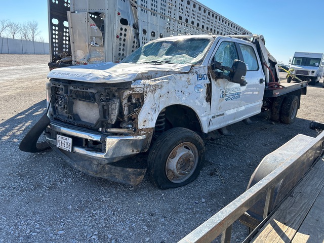 2020 Ford F-550 4x4 Crew Cab Flatbed Truck (Inoperable)