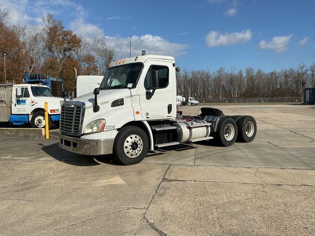 2012 Freightliner Cascadia 113 6x4 T/A Day Cab Truck Tractor
