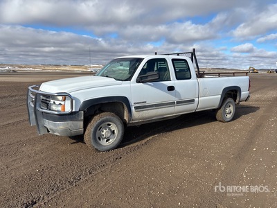 2005 Chevrolet Silverado 2500HD 4x4 Extended Cab Pickup