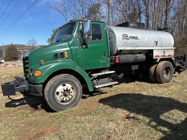 Etnyre CINT.11 2000 gal on 2007 Sterling L7500 4x2 Asphalt Distributor Truck (Inoperable) Etnyre CINT.11 2000 gal on 2007 Sterling L7500 4x2 Asphalt Distributor Truck (Inoperable)