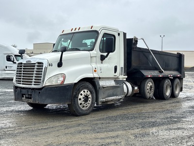2016 Freightliner Cascadia 125 8x4 Camion à benne basculante Tri/E