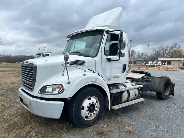 2015 Freightliner M2112 4x2 S/A Day Cab Truck Tractor (Inoperable)