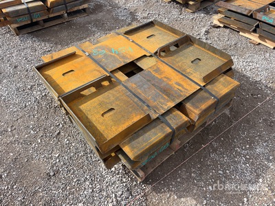 Quantity of (10) 2025 Kit Containers QT-F-BLANK 46 in Plaque de montage accessoire chargeuse