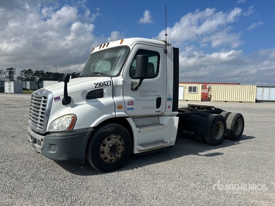 2015 Freightliner Cascadia 113 6x4 トラックトラクター（T/A）