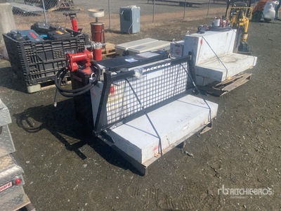 Steel Diesel Headache Rack w/ Serbatoio carburante