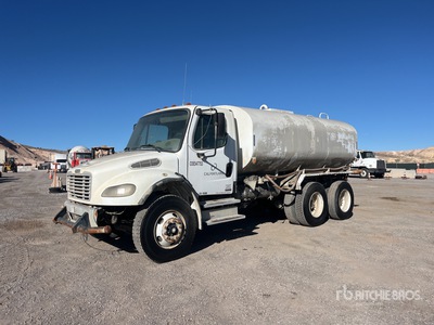 2003 Freightliner M2 6x4 شاحنة مياه