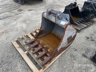 30 in Digging Excavator Bucket