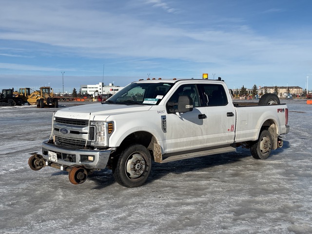 2018 Ford F-350 XLT 4x4 Crew Cab Hi-Rail Pickup