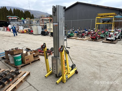 Sumner 2124 Material Hoist