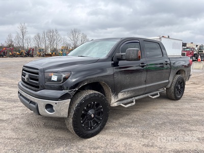 2013 Toyota Tundra Platinum 4x4 Crew Cab Pickup