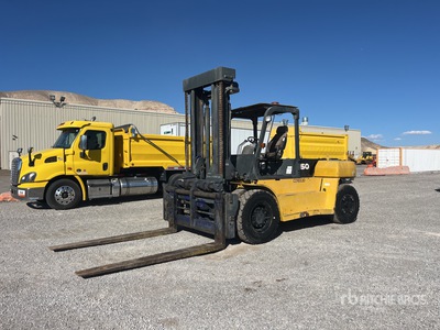 Komatsu FD150ET-6 30860 lb Pneumatic Tire Forklift